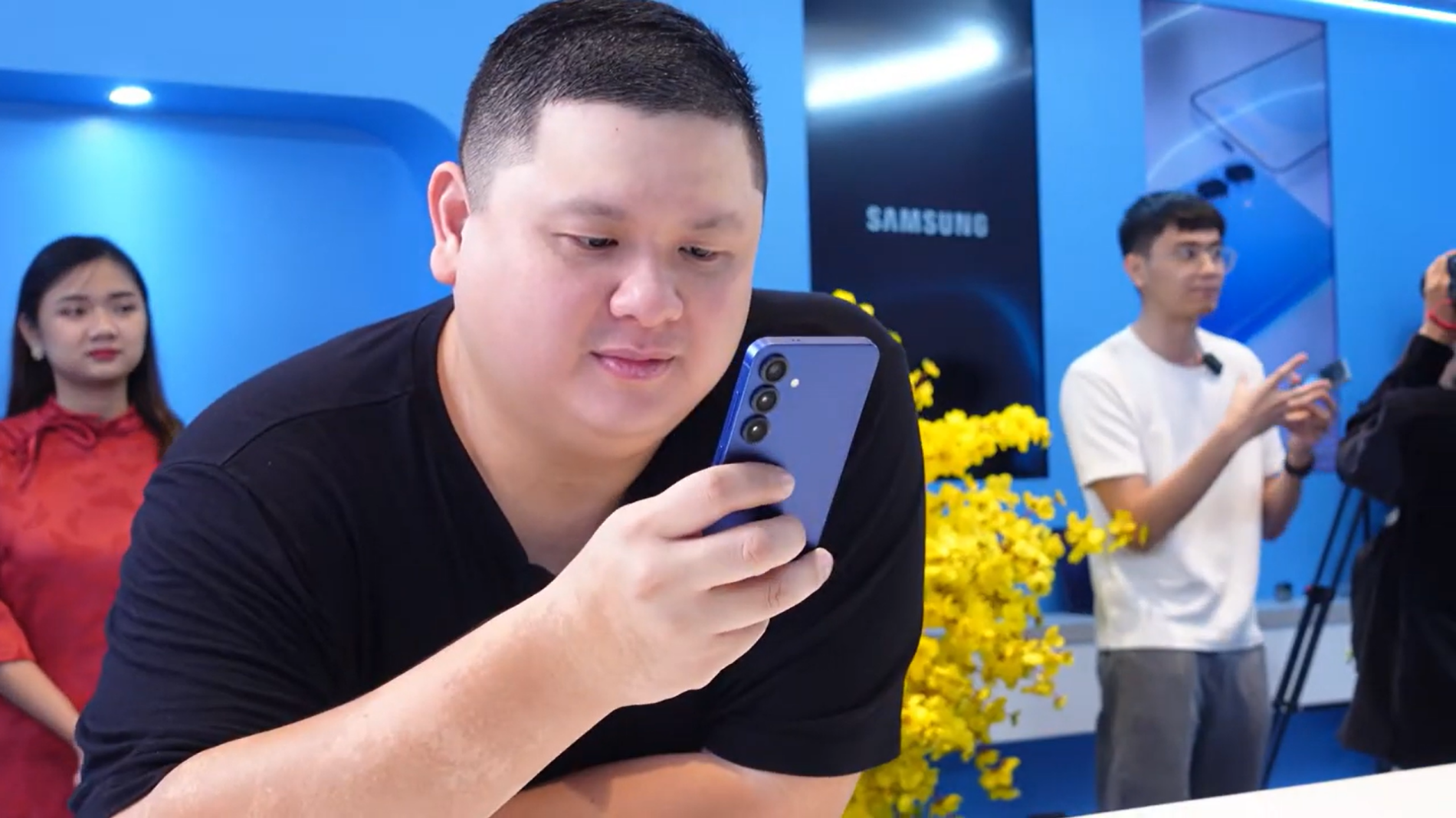 Hình ảnh cho danh mục Cùng Duy Luân & SamCenter khám phá camera Galaxy S25 series!